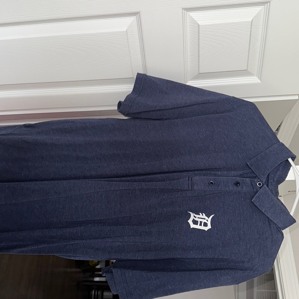 Under Armour dark blue polo XL with old English D  🐅 ⚾️